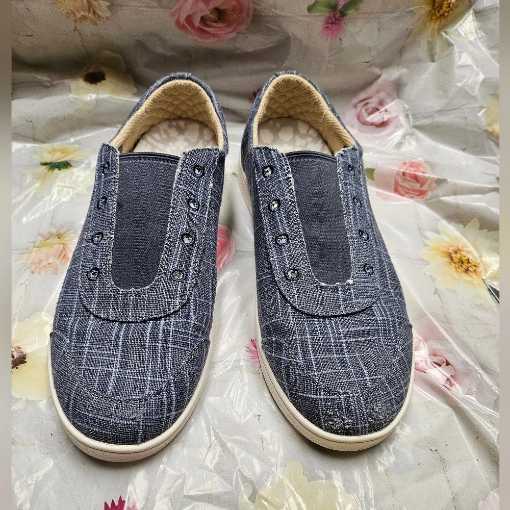 REVITALIGN Orthotic Canvas Slip-On Sneakers- Santa Margarita - Picture 2 of 7